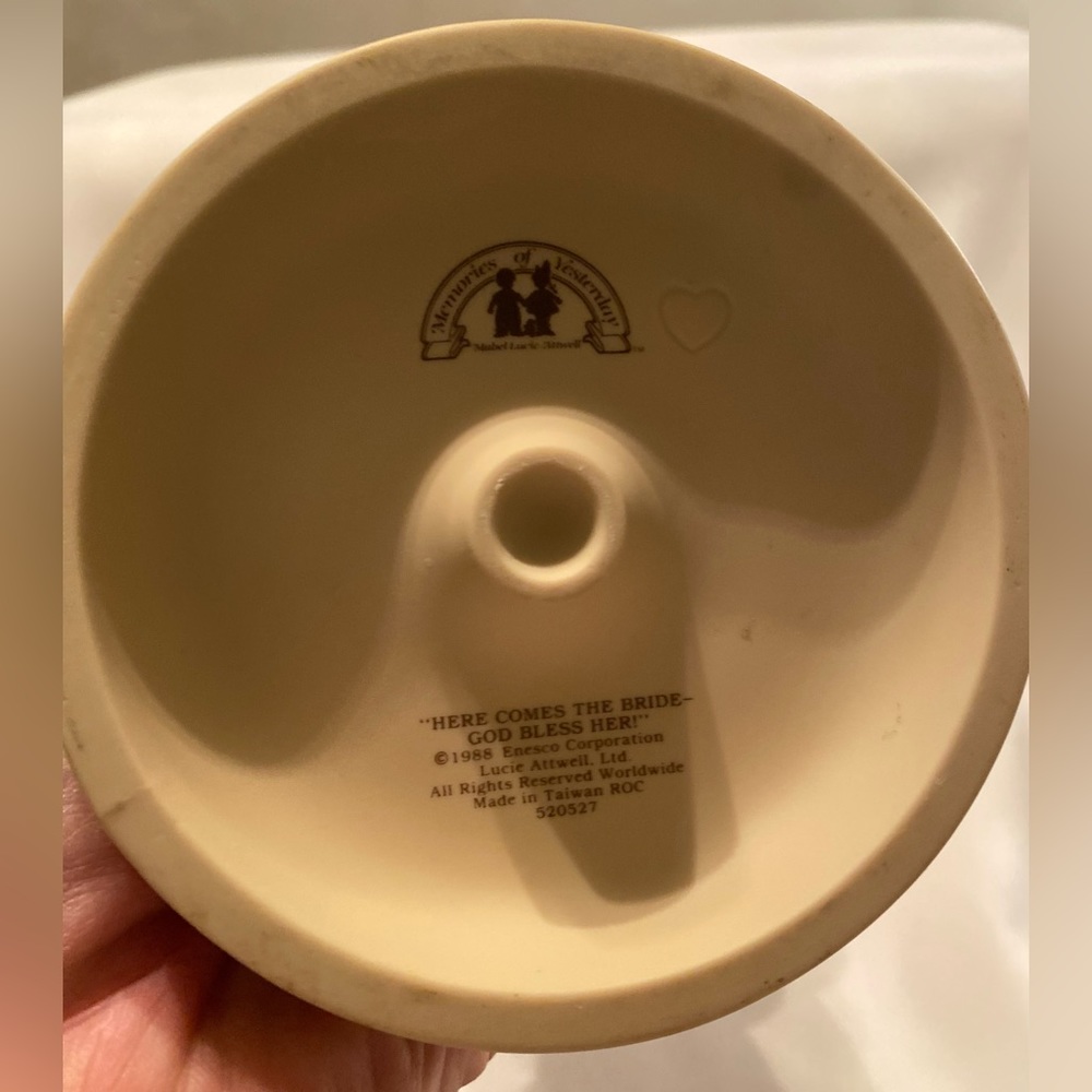 Memories Of Yesterday Enesco Figurine Here Comes the Bride God Bless Her Enesco - Picture 4 of 7